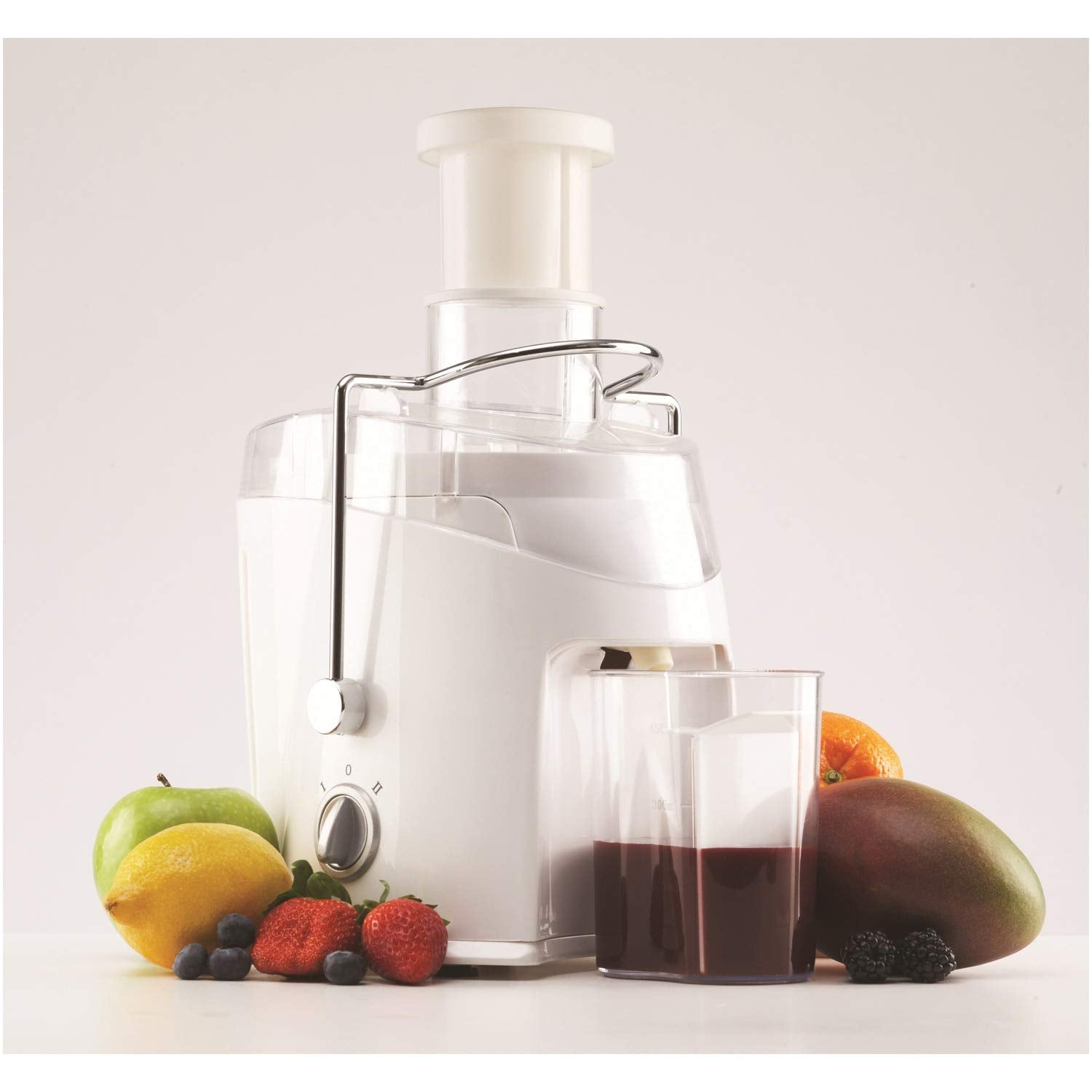 Brentwood 2-Speed Juice Extractor with Graduated Jar, White