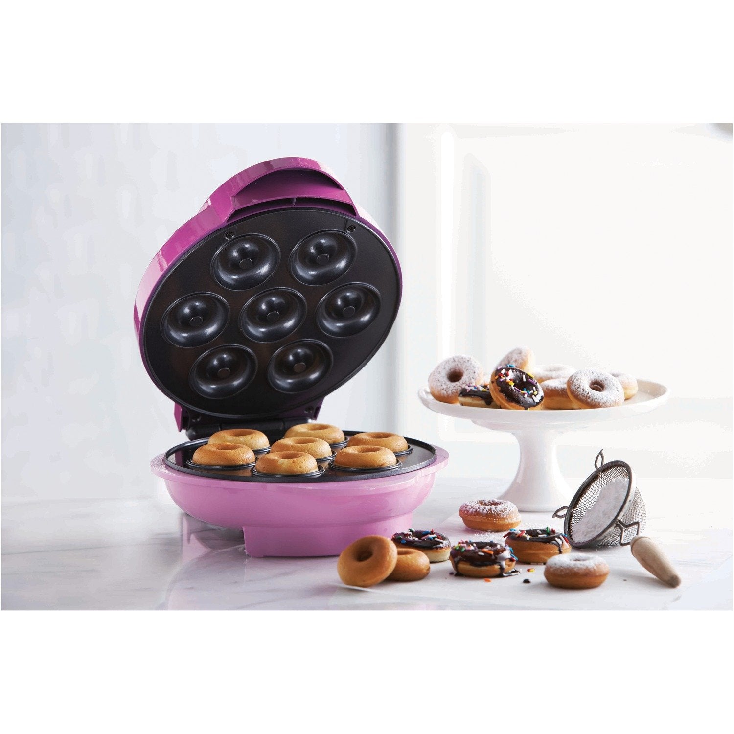 Brentwood TS-250 Mini Donut Maker Machine – Pink Non-Stick 7-Donut Electric Press with Cool-Touch Handle