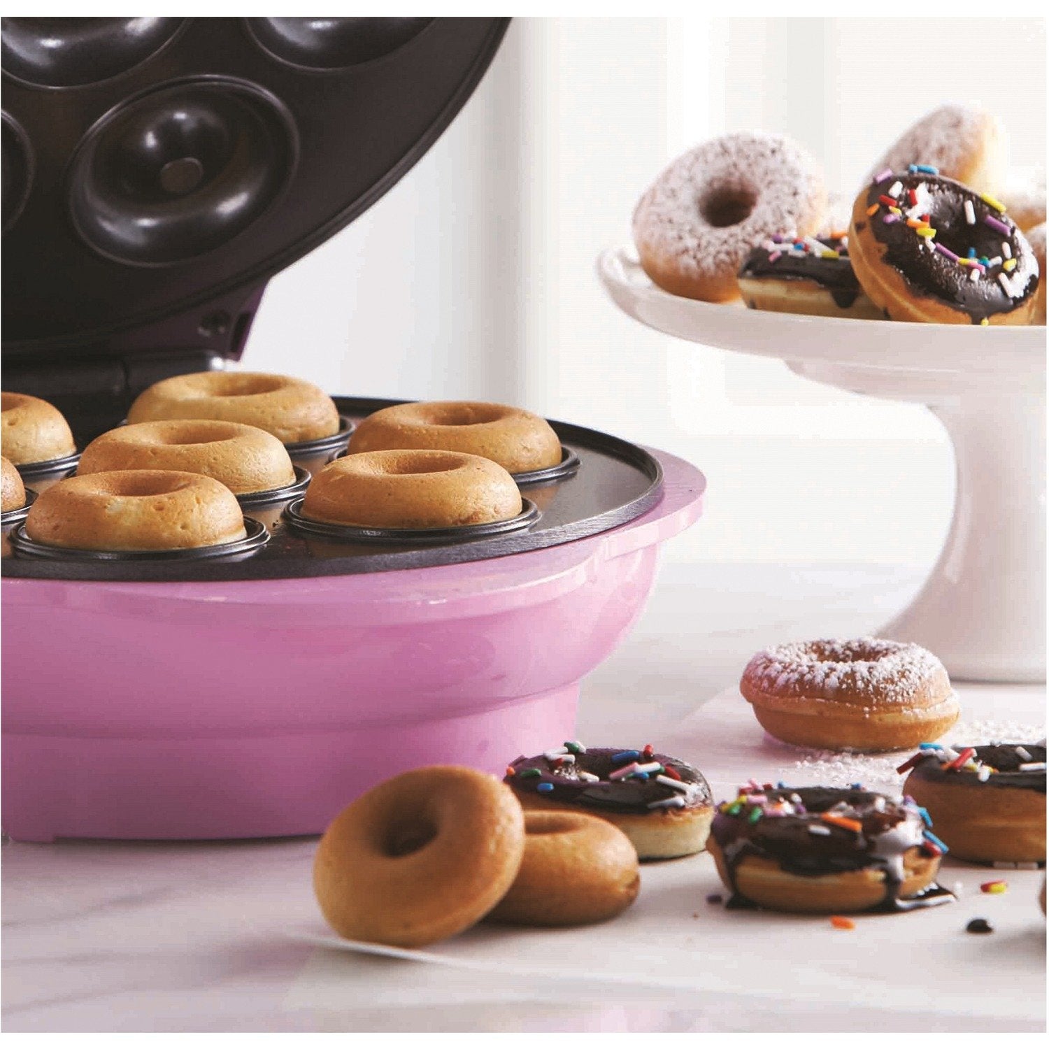 Brentwood TS-250 Mini Donut Maker Machine – Pink Non-Stick 7-Donut Electric Press with Cool-Touch Handle