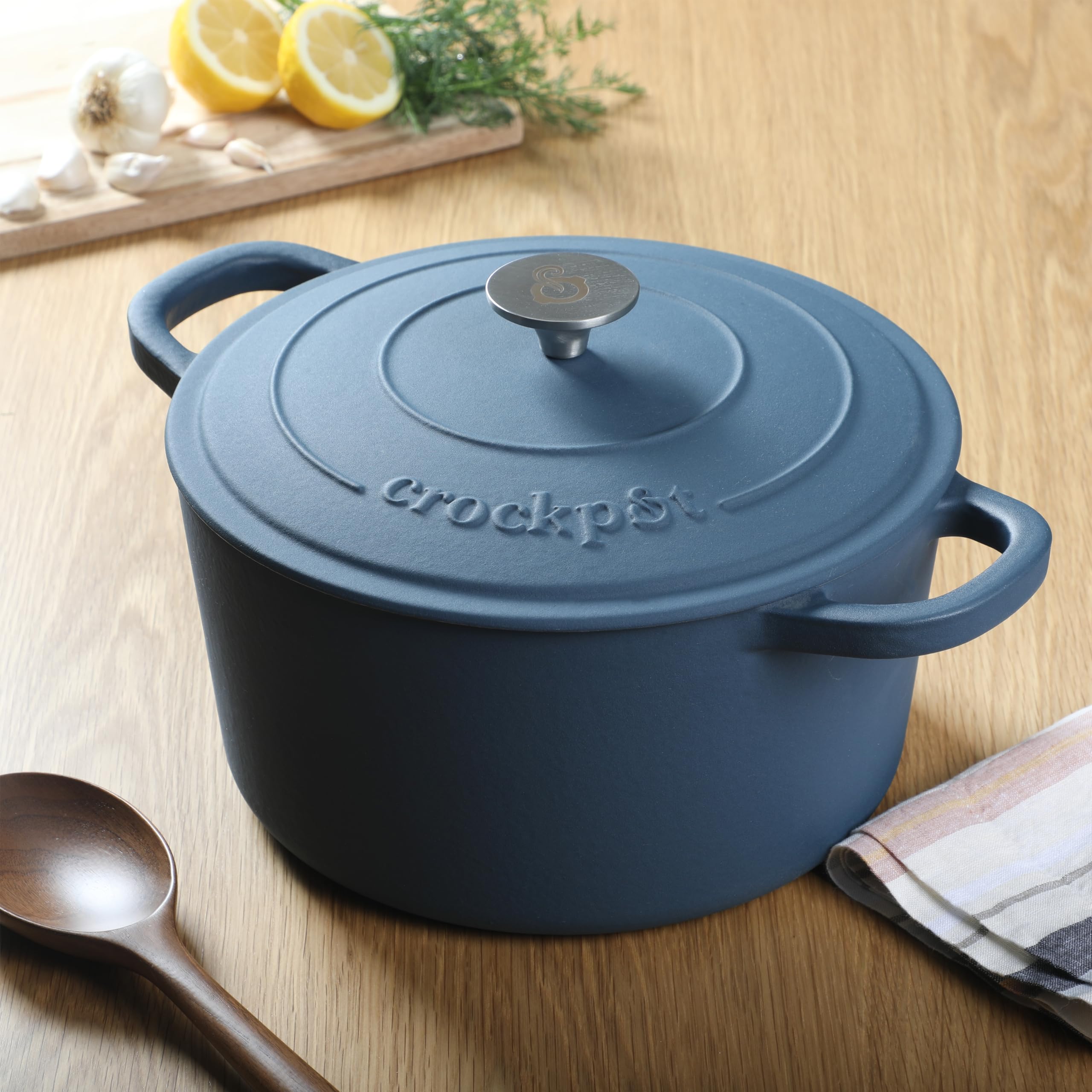 Crock-Pot Artisan 7-Quart Round European Enameled Cast Iron Dutch Oven with Lid – Matte Navy Blue