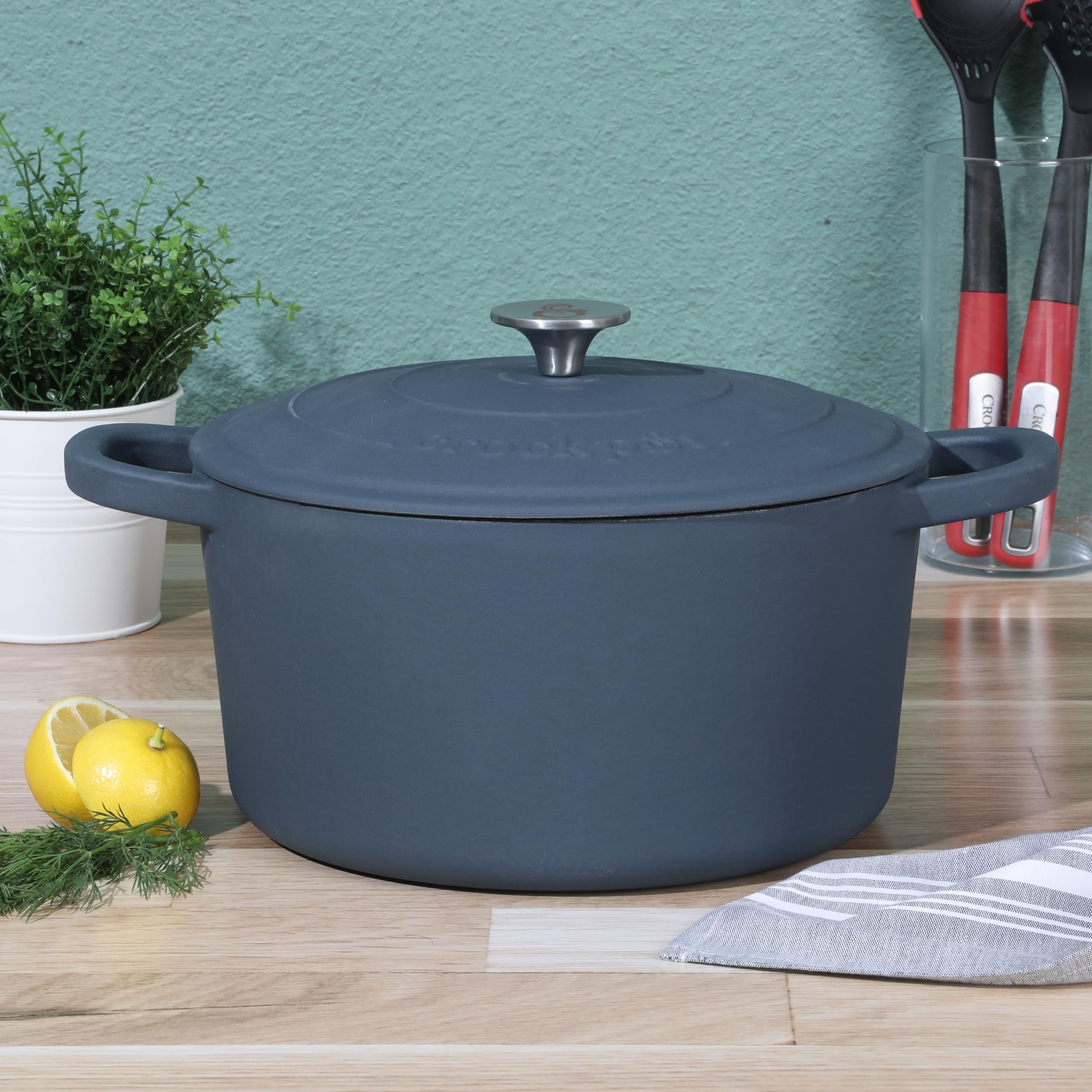 Crock-Pot Artisan 7-Quart Round European Enameled Cast Iron Dutch Oven with Lid – Matte Navy Blue