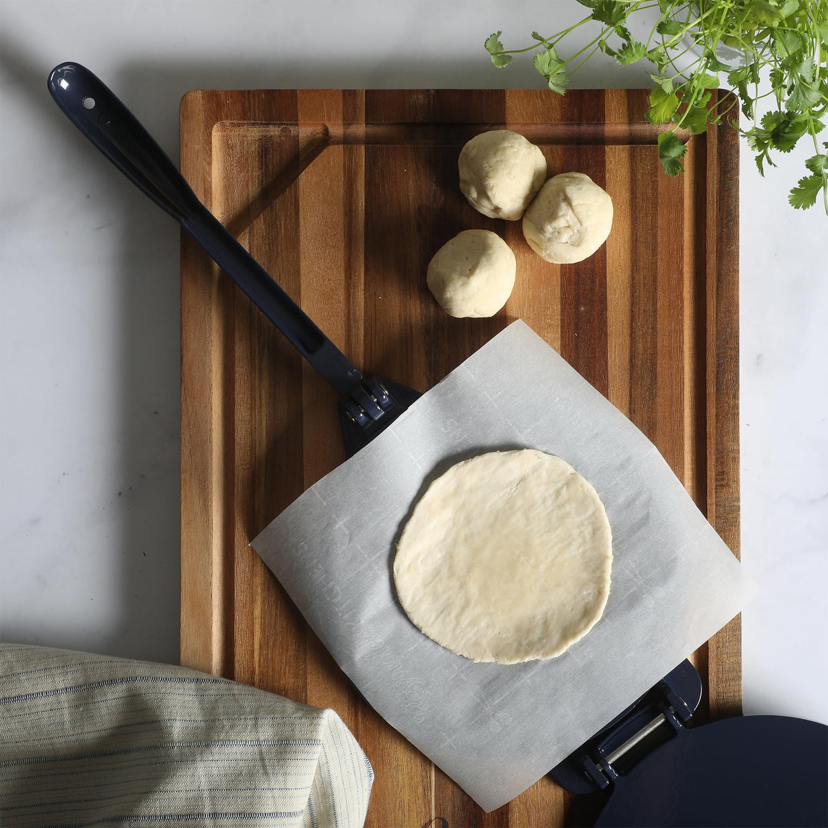 Oster Ravello Tortilla Press, 8 Inch Cast Aluminum with Riveted Lever Handle, Blue