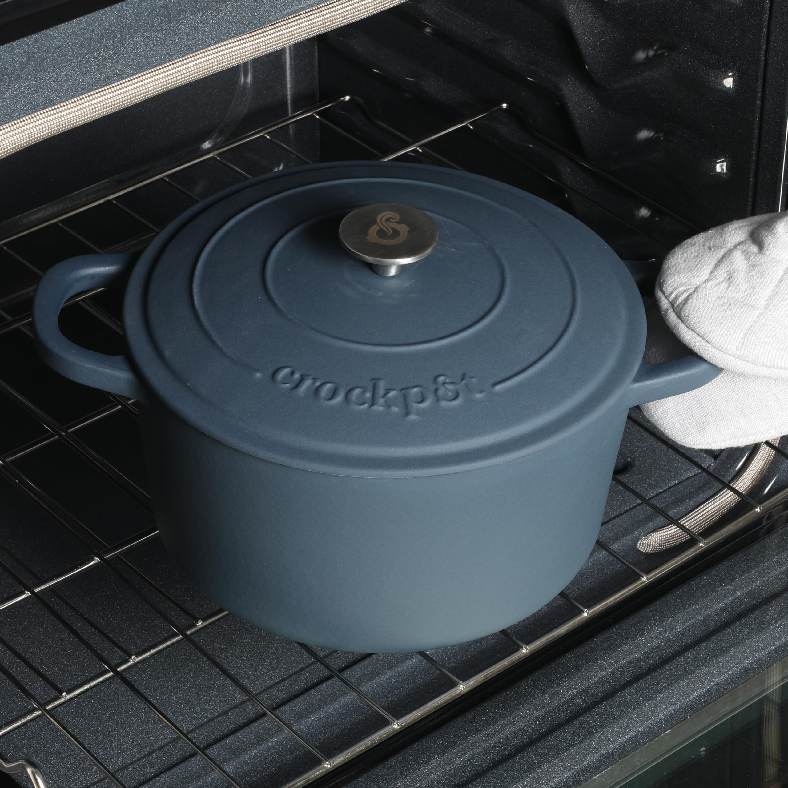 Crock-Pot Artisan 7-Quart Round European Enameled Cast Iron Dutch Oven with Lid – Matte Navy Blue